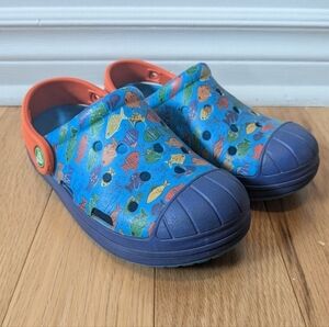 CROCS Unisex Kid Clog Sandals Fish Pattern Size Waterproof Size 13